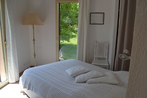 1 chambre, bureau, fer et planche à repasser, Wi-Fi