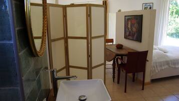 1 chambre, bureau, fer et planche Ă repasser, Wi-Fi