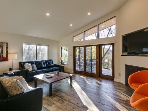 DOWNTOWN DURANGO HIDEOUT,  NEW MODERN CUSTOM HOME