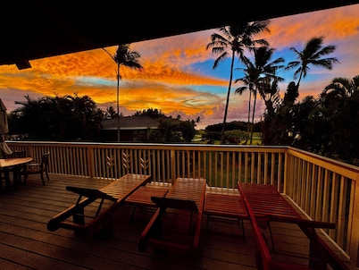 Vistas al mar * Pasos a la playa * Junto al Grand Hyatt * Lanai grande * Senderos Greenbelt