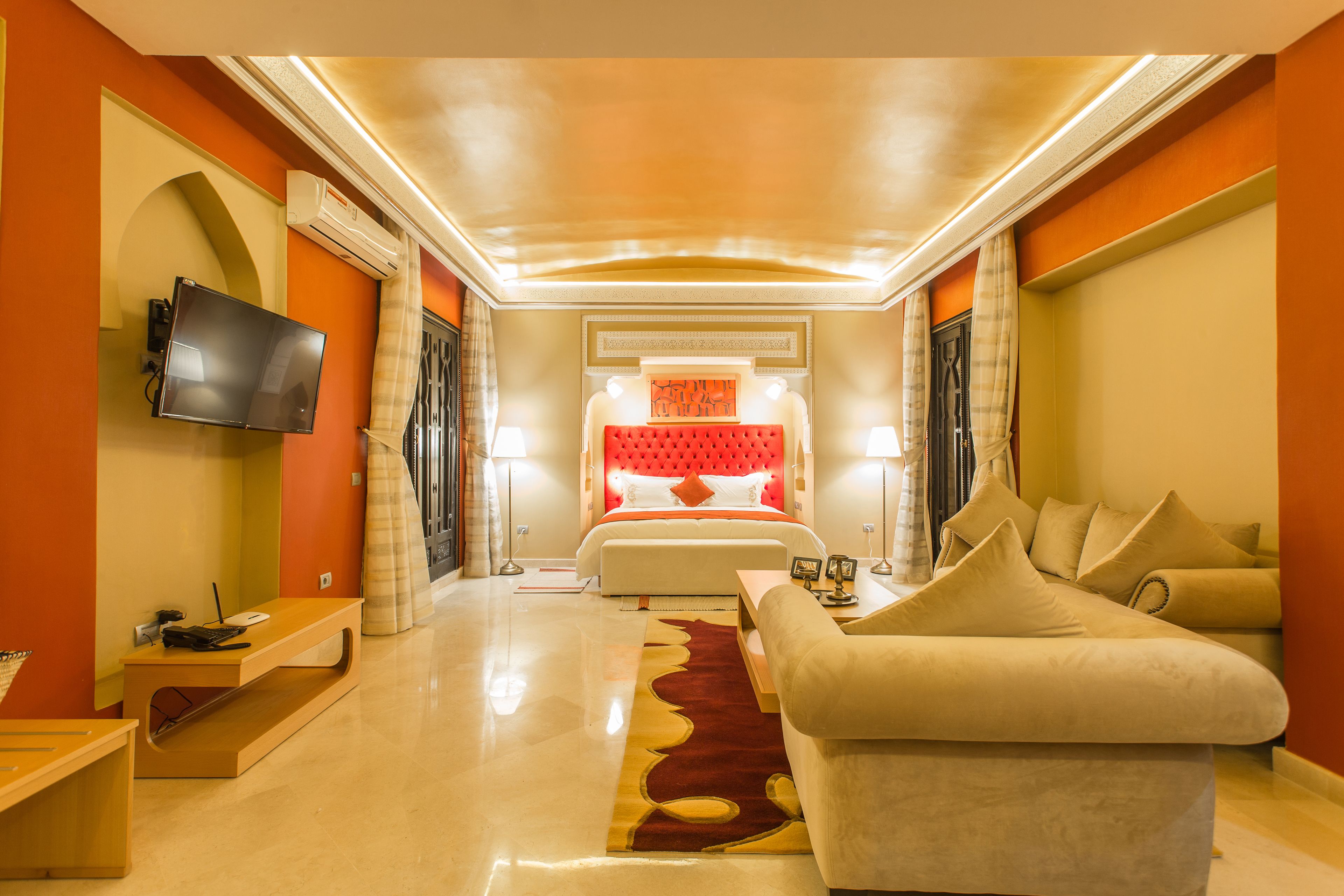 Egyptian cotton sheets, premium bedding, pillowtop beds, minibar