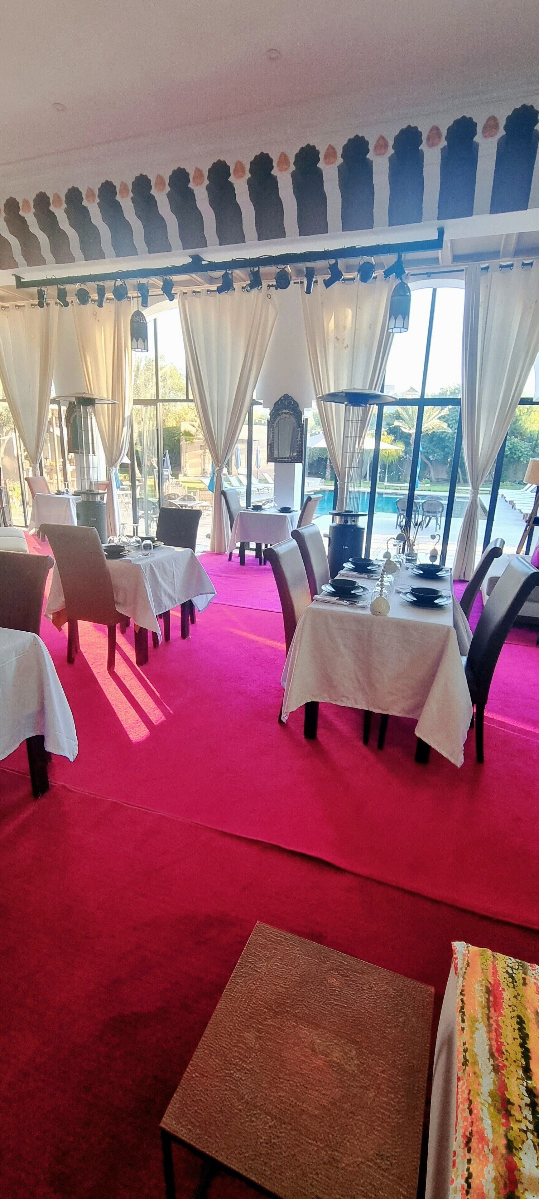 2 restaurants, breakfast, lunch served; local and international cuisine