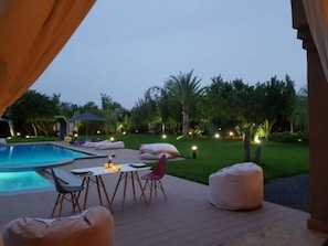 2 restaurants, breakfast, lunch served; local and international cuisine