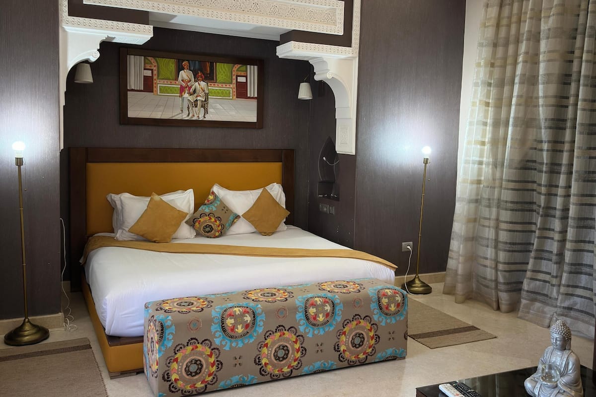 Superior Suite | Egyptian cotton sheets, premium bedding, pillow-top beds, in-room safe