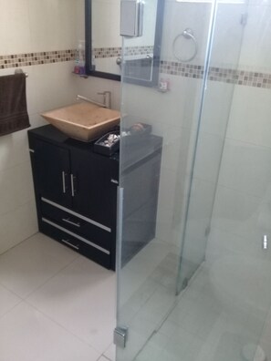 House, Multiple Beds | 3 bedrooms, individually furnished, desk, iron/ironing board