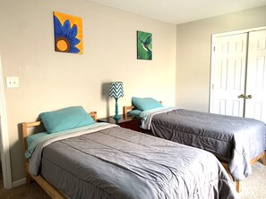 3 bedrooms, desk, iron/ironing board, free WiFi