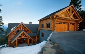 Exterior - The LOG HOUSE in Truckee, CA - 5,250 sq.ft. of Awesome! (Truckee)