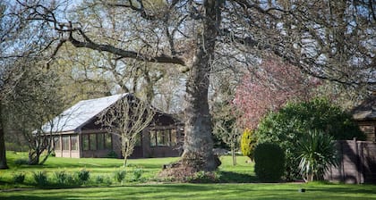 Cosy Historic Wing - Private Indoor Pool, Perfect Country Retreat