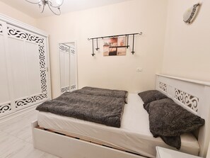 1 chambre, fer et planche à repasser, lit parapluie, Wi-Fi gratuit