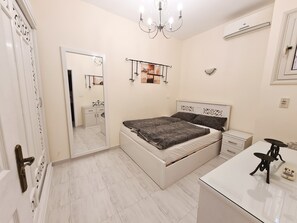 1 bedroom, iron/ironing board, travel cot, free WiFi - from 1 week: -35% discount private roof terrace sea view pool free WiFi (Hurghada)