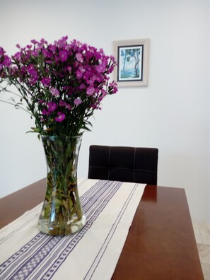 House | In-room dining