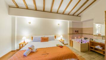 Suite, 1 King Bed, Hot Tub | Egyptian cotton sheets, premium bedding, down comforters