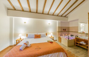 Suite, 1 Tempat Tidur King, hot tub | Seprai katun Mesir, seprai premium, dan selimut bulu angsa