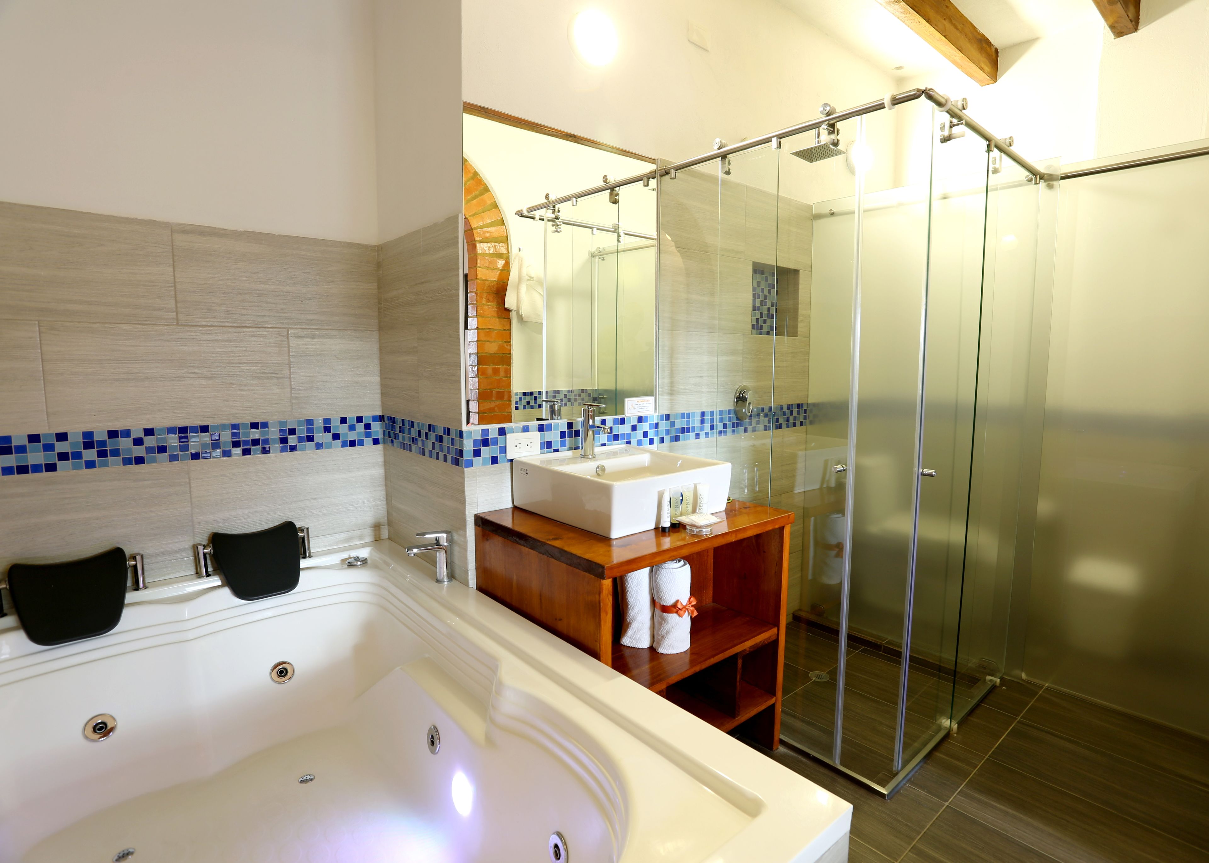 suite, 1 king bed, hot tub | 1 bedroom, free wifi, bed sheets