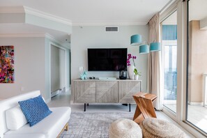 Smart TV, DVD player, books, stereo