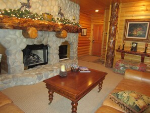 Téléviseur, foyer, sélection de films, chaîne audio