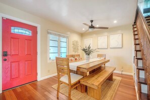 Dining - Family-friendly vacation home newly renovated backyard 2 blocks from the beach ⛱️ (La Jolla)