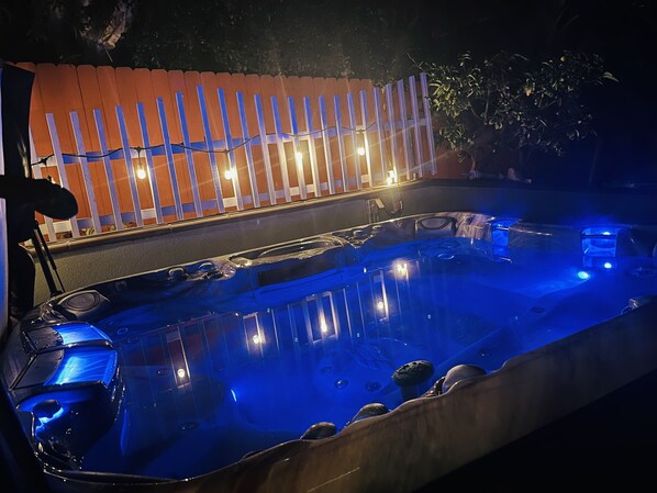Bain à remous extérieur