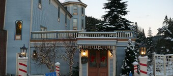 Alexander's Lodge At Mt Rainier(2 beds, breakfast included)