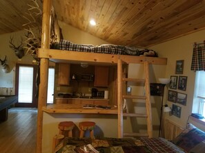 1 slaapkamer, een strijkplank/strijkijzer, internet, beddengoed