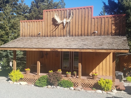 Exterior. Lee's apartment building on saddle mountain