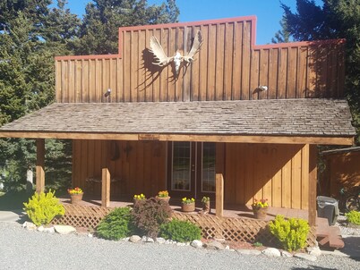 Lee's apartment building on saddle mountain