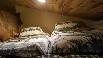1 bedroom, iron/ironing board, internet, bed sheets