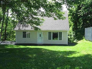 Exterior - PRISTINE CAPE COD ON THE CREEK! 4 Large Bedrooms - 6 Guests! (Albany)