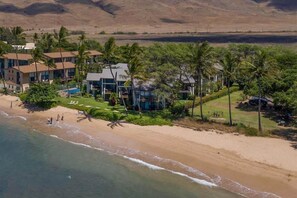 On the beach - Maui Steps from the Sand, A/C in both bedrooms. *Makani A Kai B8* (Wailuku)