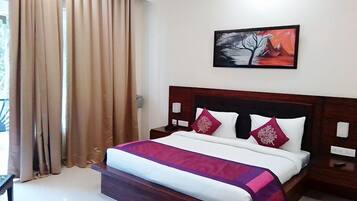 Executive Double Room, 1 Bedroom, Balcony, Garden View | Minibar, in-room safe, desk, free rollaway beds