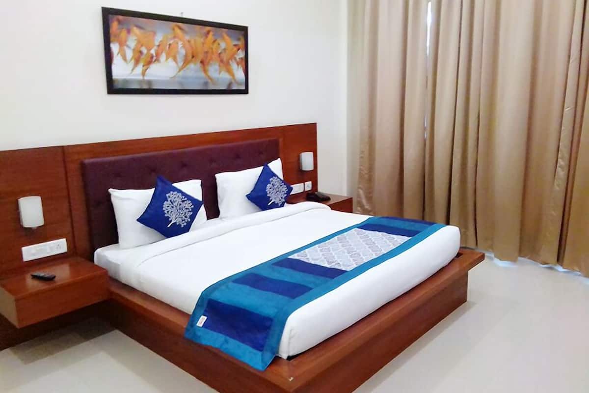 Deluxe Double Room, 1 Double Bed, Resort View | Minibar, in-room safe, desk, free rollaway beds