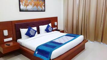Deluxe Double Room, 1 Double Bed, Resort View | Minibar, in-room safe, desk, free rollaway beds