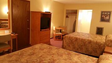 Escritorio, tabla de planchar con plancha y wifi gratis