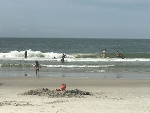 Playing, swimming, digging, and boogie boarding. Just another beautiful day! - Fishy Fishy Up & Down 7 BR 3.5 BA beach home @ Yaupon OKI Pier & 801 Event Ctr! (Oak Island)