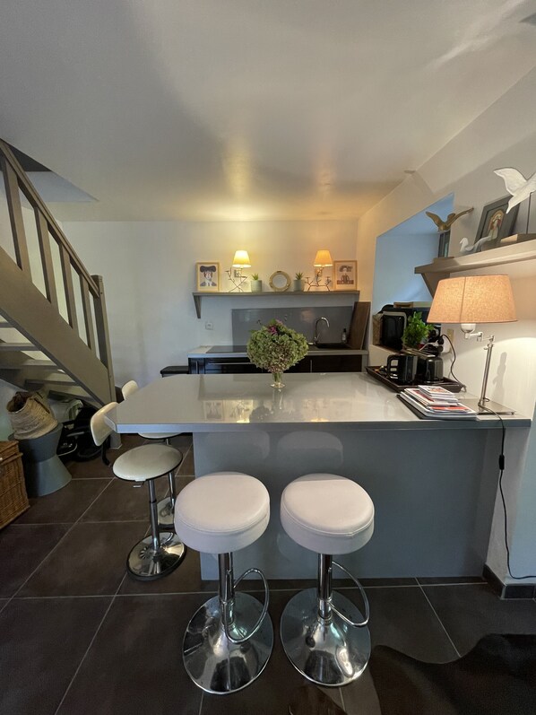 Fridge, oven, stovetop, dishwasher - Charming old quiet house with garden - Village and sea on foot (Arradon)