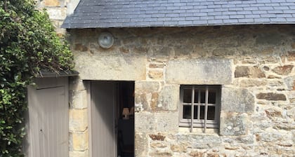 Encantadora casa antigua y tranquila con jardín - Pueblo y mar a pie