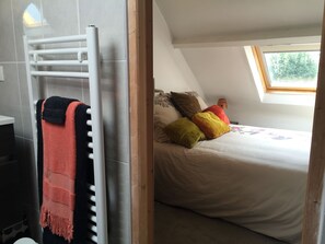1 bedroom, free WiFi, bed sheets - Charming old quiet house with garden - Village and sea on foot (Arradon)