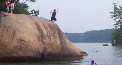 Waterfront kotiin! Lemmikkieläinystävällinen, lapsiystävällinen aidattu takapihalla!