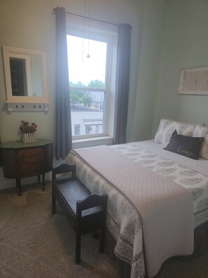 2 slaapkamers, een strijkplank/strijkijzer, gratis wifi, beddengoed