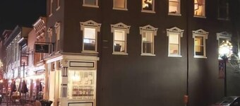 Beautiful spacious top floor loft in the heart of downtown Lebanon Ohio