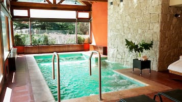 Bañera de hidromasaje interior