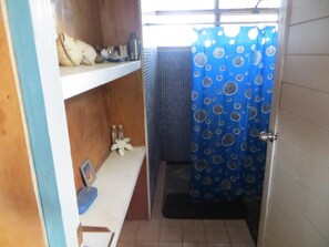 Bathroom shower - Casa Mascarona Miramar Beach Cabin (Nagarote)