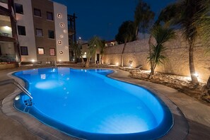 Outdoor pool, a heated pool, pool umbrellas - Alhambra Boutique  (San Bartolomé de Tirajana)