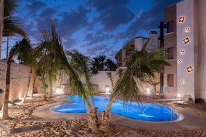 Outdoor pool, a heated pool, pool umbrellas - Alhambra Boutique  (San Bartolomé de Tirajana)