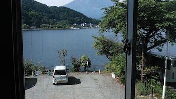 ํธ๋๋์
๋๋ฃธ (Japanese Style, for 2 Guests) | ๋ฌด๋ฃ WiFi