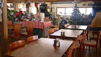 Daily cooked-to-order breakfast for a fee