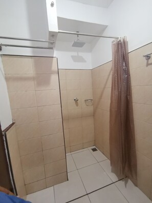 Habitación familiar | Wifi gratis y ropa de cama