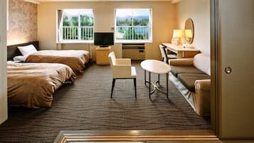 Phòng truyền thống (Japanese/Western Style for 4 People) | Két bảo mật tại phòng, bàn, khu vực làm việc phù hợp cho laptop