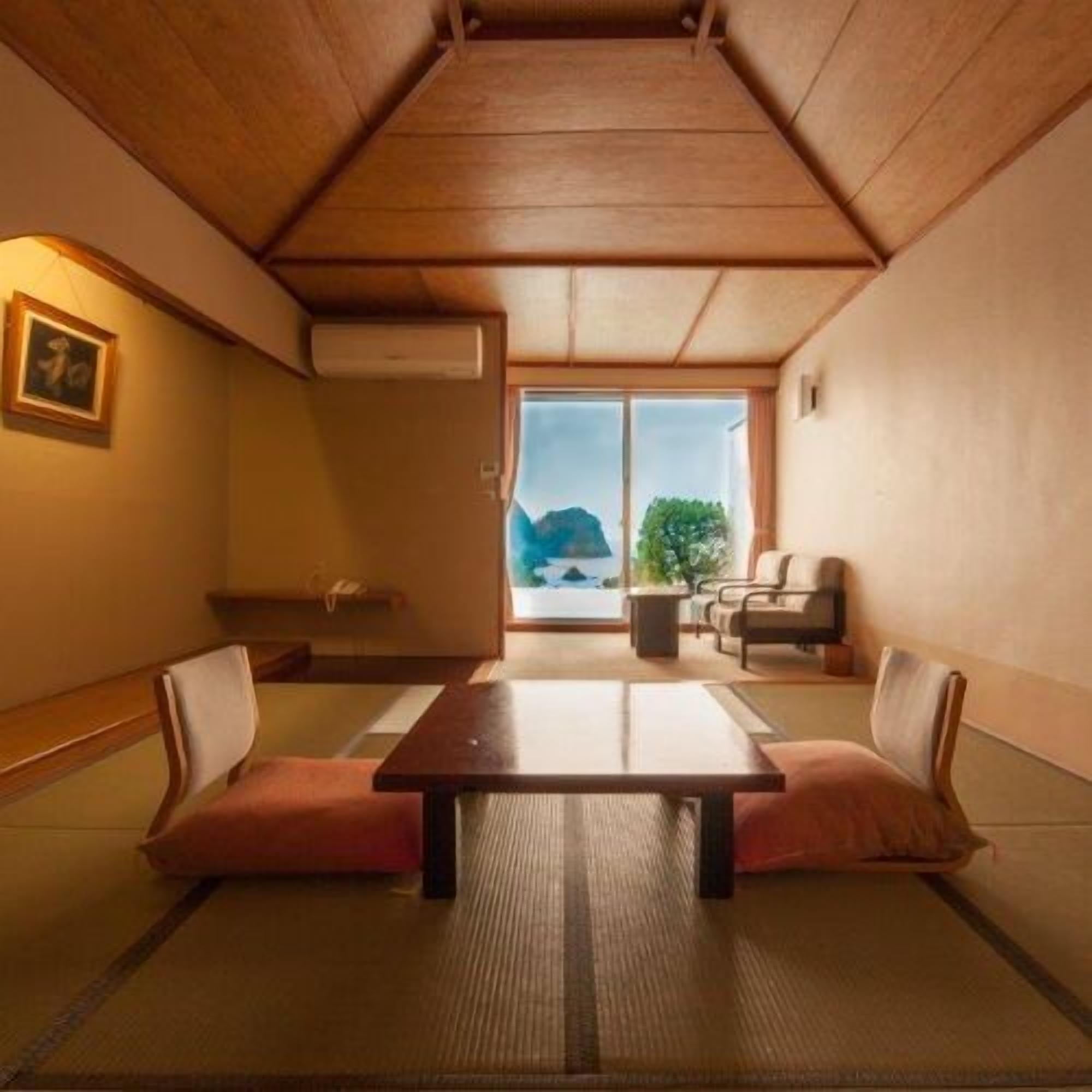 Una tradizionale stanza con tatami, soffitto basso, una porta scorrevole in vetro che si apre su una vista di montagna e un piccolo tavolo con cuscini.