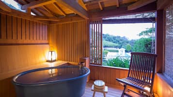 Chambre Tradition, fumeurs, vue océan (Tatami with Private Open Bath, 2F, HB) | Baignoire relaxante profonde